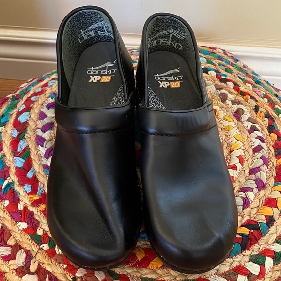 Dansko XP 2.0 Classic Black Clogs - Picture 1 of 5